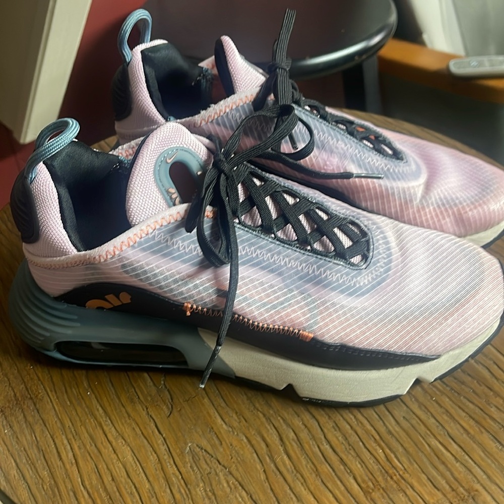 Nike Air Max 2090 pink and black. Used but Great condition!